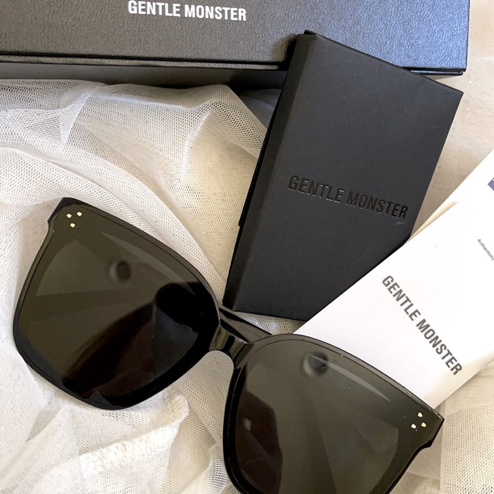 Used Gentle Monster Her - Standard Black